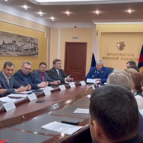 По итогам приема предпринимателей прокурор Омской области Алексей Афанасьев поручил проверить деятельность регионального оператора ООО «Магнит»